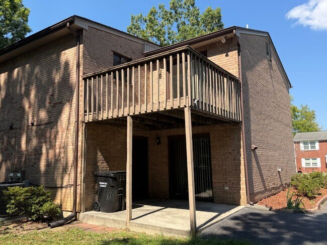 Building Photo - 5305 Century Dr