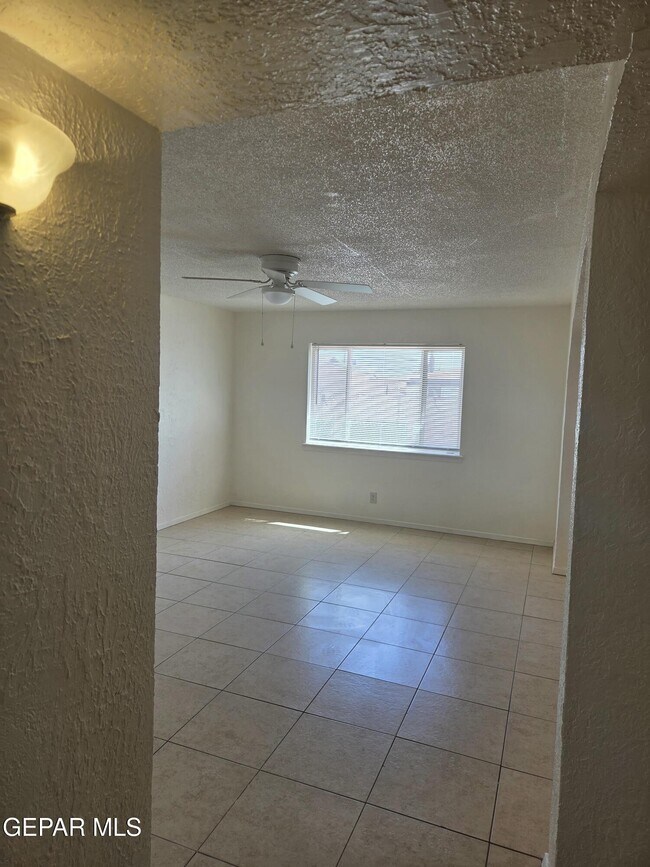 Building Photo - 5632 Salem Dr