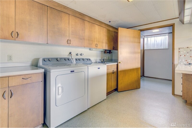 Building Photo - 1811 N 147th St