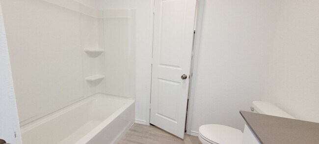 Building Photo - 4bd 2.5 ba in New Braunfels
