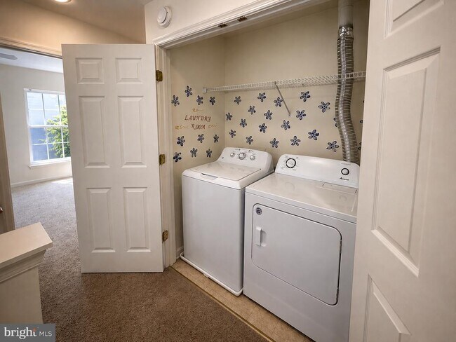 Building Photo - 8646 Royal Worcester Ln