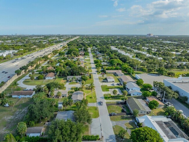 Building Photo - 8507 Sunset Dr