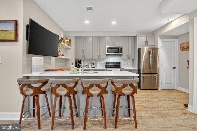 Building Photo - 1014 10th St NE