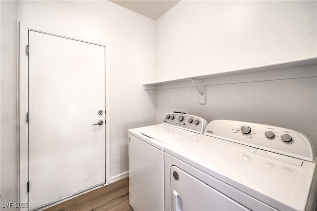 Building Photo - 2535 Jada Dr