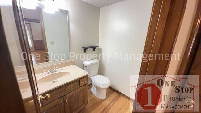 Building Photo - Beautiful 4 Bedroom 2.5 Bathroom in Olathe