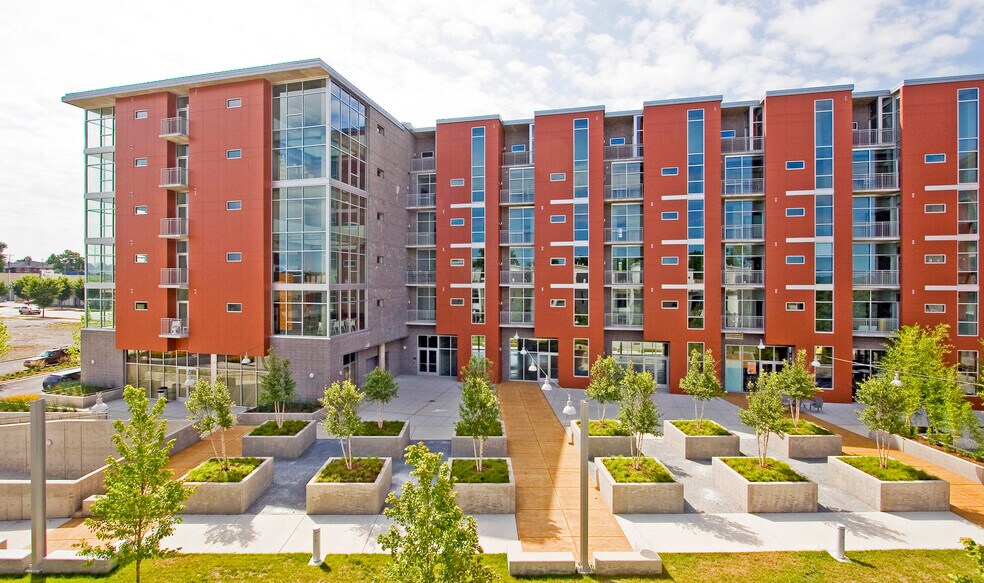 Building Photo - 2115 Yeaman Pl