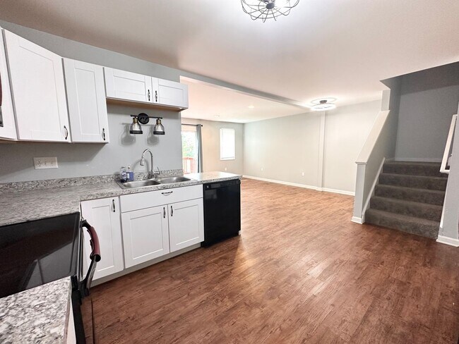 Building Photo - 1636 MacIntosh Way