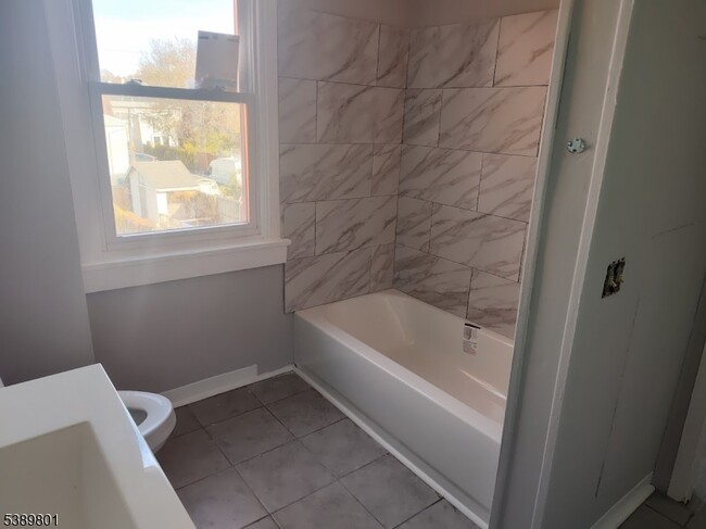 Building Photo - 243 Mercer St