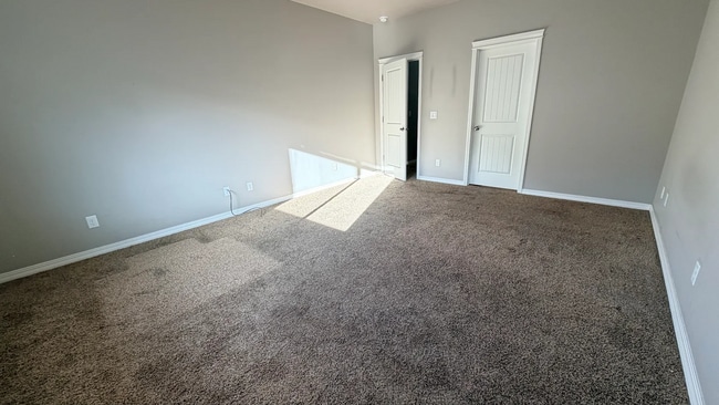 Building Photo - 3bed 2bath duplex, all appliances included, 2 car garage