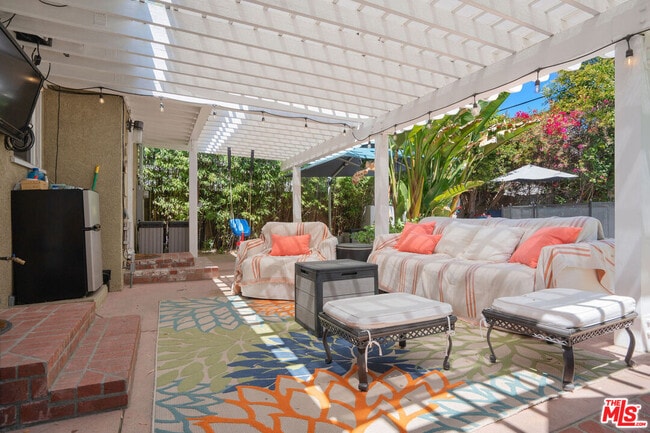 Building Photo - 5146 Topanga Canyon Blvd