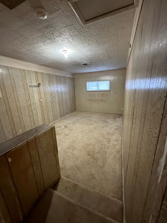 Building Photo - 3 Bed 2 Bath Home in Highland School School District!