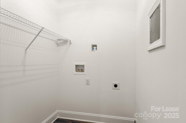 Building Photo - 815 Sharon Dr