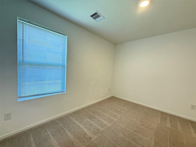 Building Photo - 26746 Prairie Smoke Ln