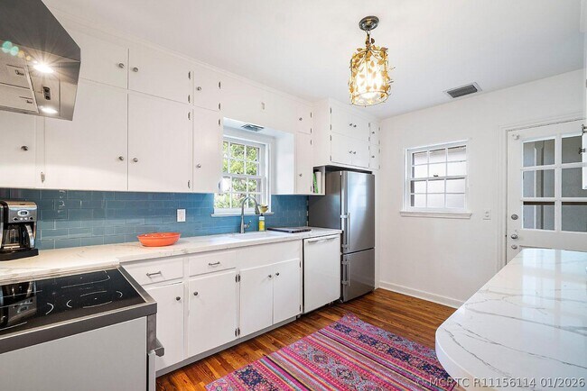 Building Photo - 1008 N Ocean Blvd