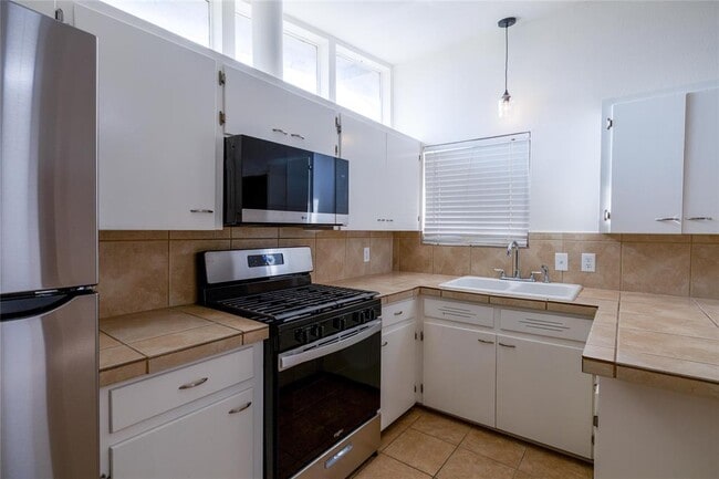 Building Photo - 4304 Scottsdale Rd
