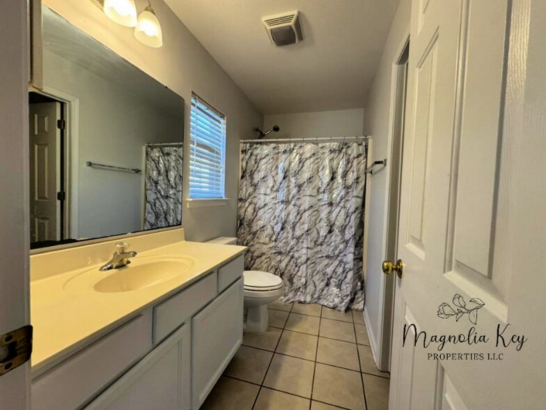 Building Photo - 1117 Stoney Falls Blvd