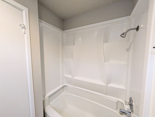 Building Photo - 330 W Byrd Blvd