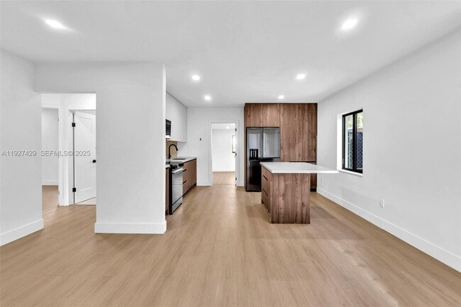 Building Photo - 1123 NE 1st Ave.