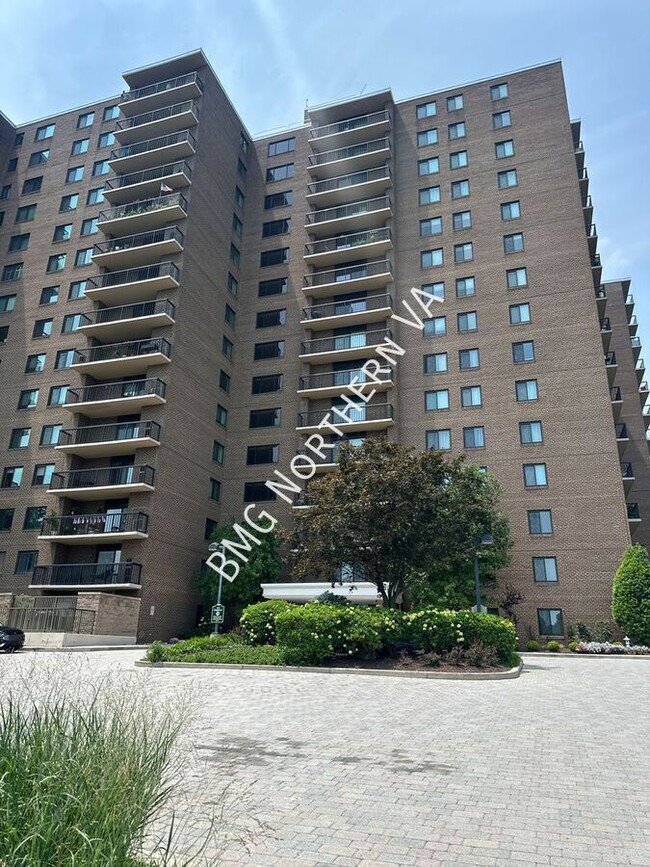 Building Photo - 200 N Pickett St