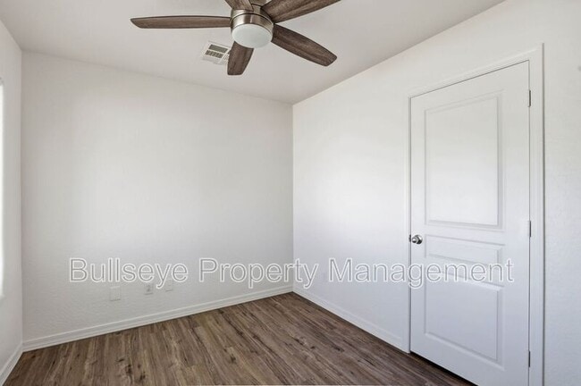 Building Photo - 21069 N Jocelyn Ln