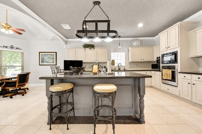 Building Photo - 1811 Emerald Green Dr