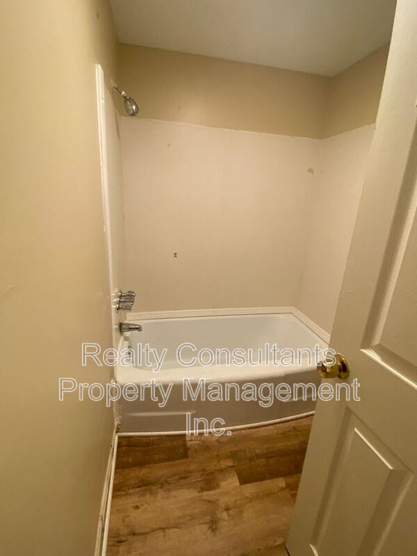 Building Photo - 1408 Woodmere Dr