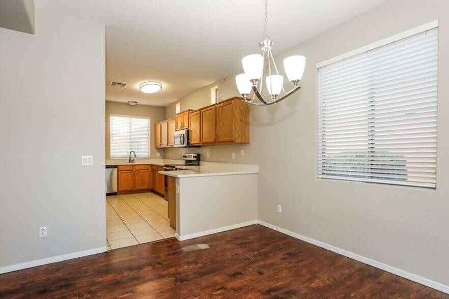 Building Photo - 865 E Stottler Dr