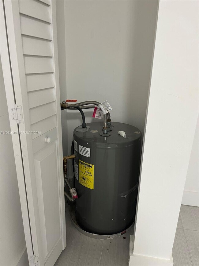 Building Photo - 11855 NE 19th Dr