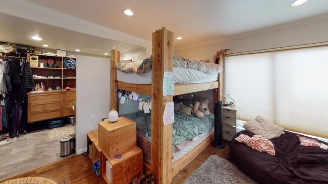 Building Photo - DEPOSIT PENDING Stunning 3 Bedroom, 2 Bath...