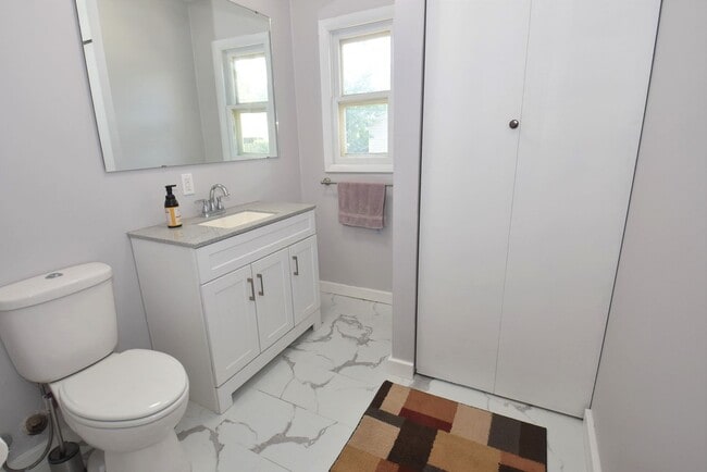 Building Photo - Near Notre Dame  2 Story 3 bedroom with 2 car garage