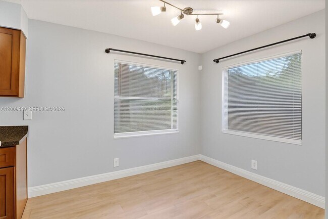 Building Photo - 9999 Summerbreeze Dr