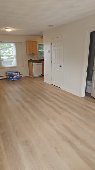 Building Photo - 10 East St