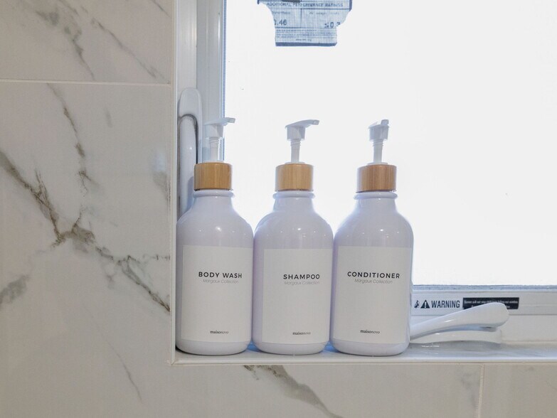 Building Photo - 168 School St