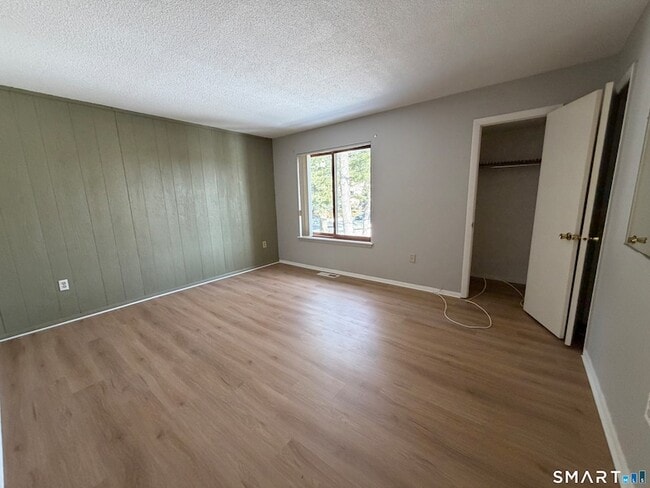 Building Photo - 155 Cottonwood Rd