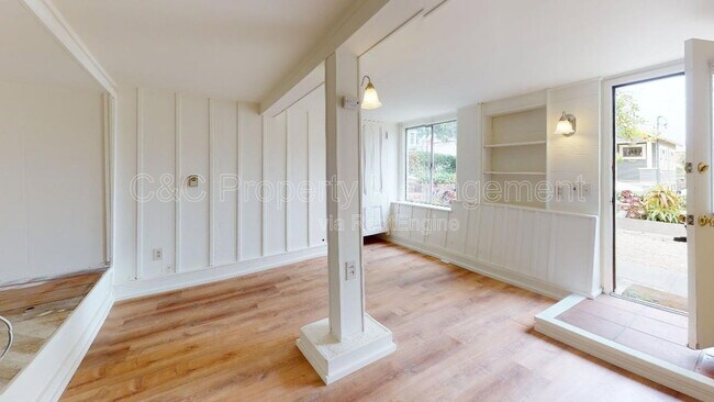 Building Photo - 489 Laurel Ave