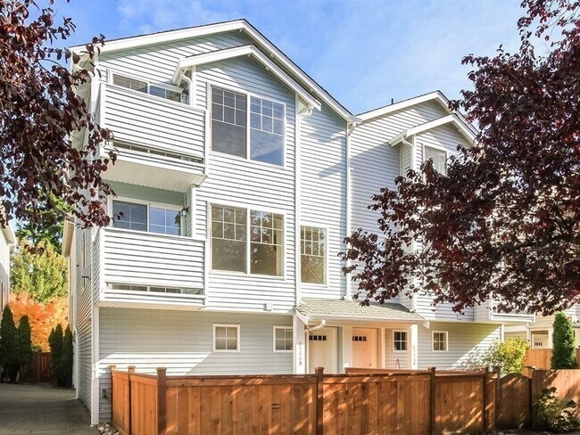 Primary Photo - Fabulous Green Lake Townhome