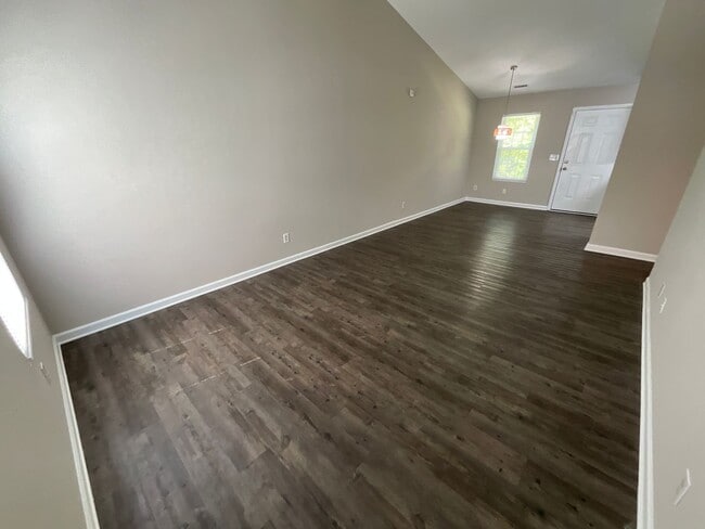 Building Photo - 2709 Ingleside Dr