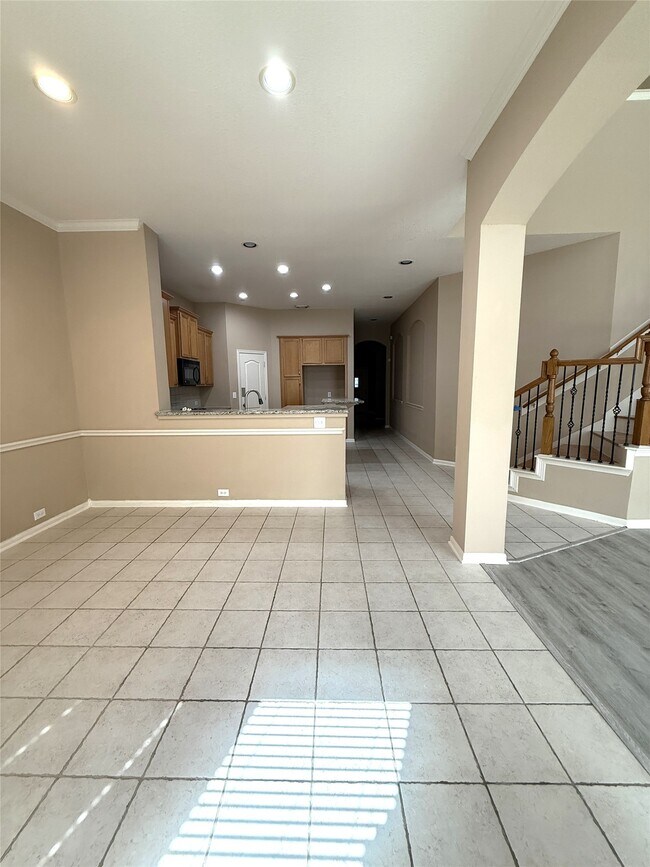 Building Photo - 3305 Knollcrest Ln