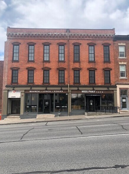 Building Photo - 508 Brady St