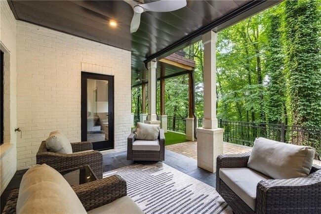 Building Photo - 306 Pinecrest Rd NE