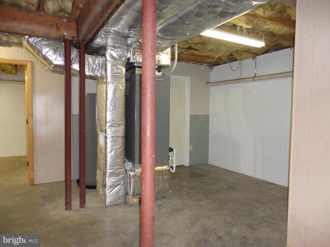 Building Photo - 814 Rustic Ln