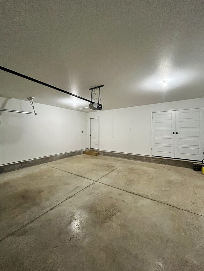 Building Photo - 2060 Periwinkle Pl