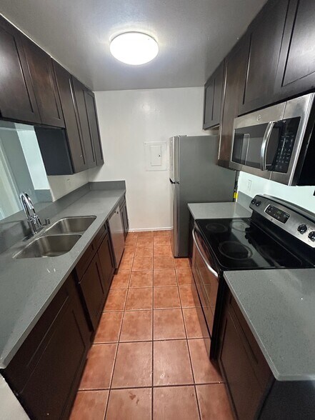 Building Photo - 5460 White Oak Ave