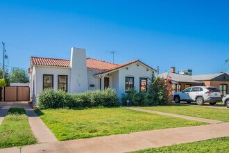 Building Photo - Rare 2 Bed 2 Bath Remolded Home in FQ Hist...