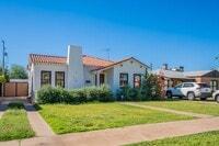 Building Photo - Rare 2 Bed 2 Bath Remolded Home in FQ Hist...