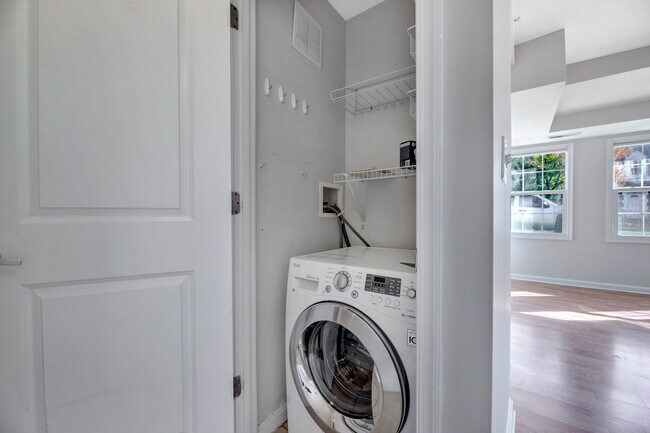 Building Photo - 700 Jefferson St NW