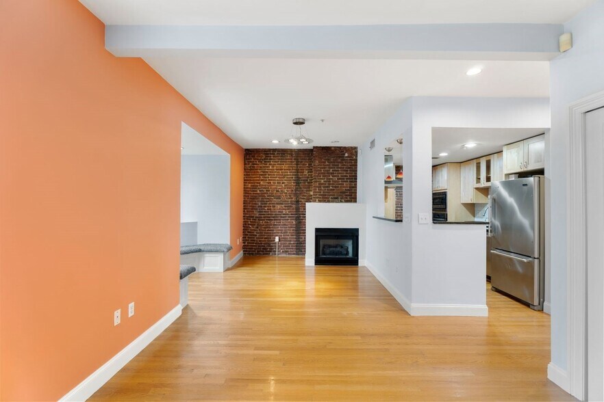 Primary Photo - 39 Worcester Sq