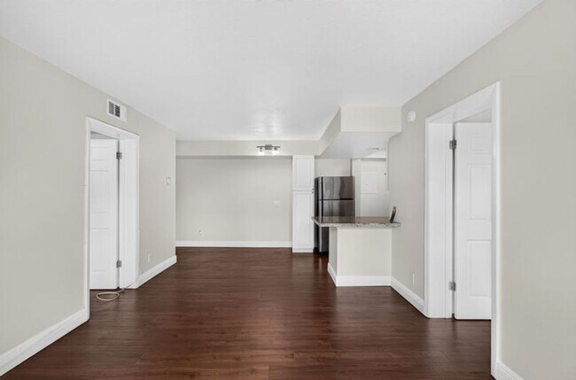 Building Photo - 706 Executive Center Dr