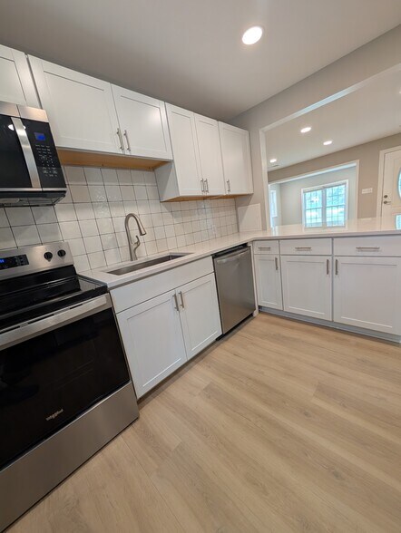 Building Photo - 834 Prince John Dr