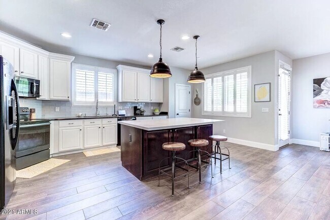 Building Photo - Luxurious 5BR Home in Award-Winning Power ...